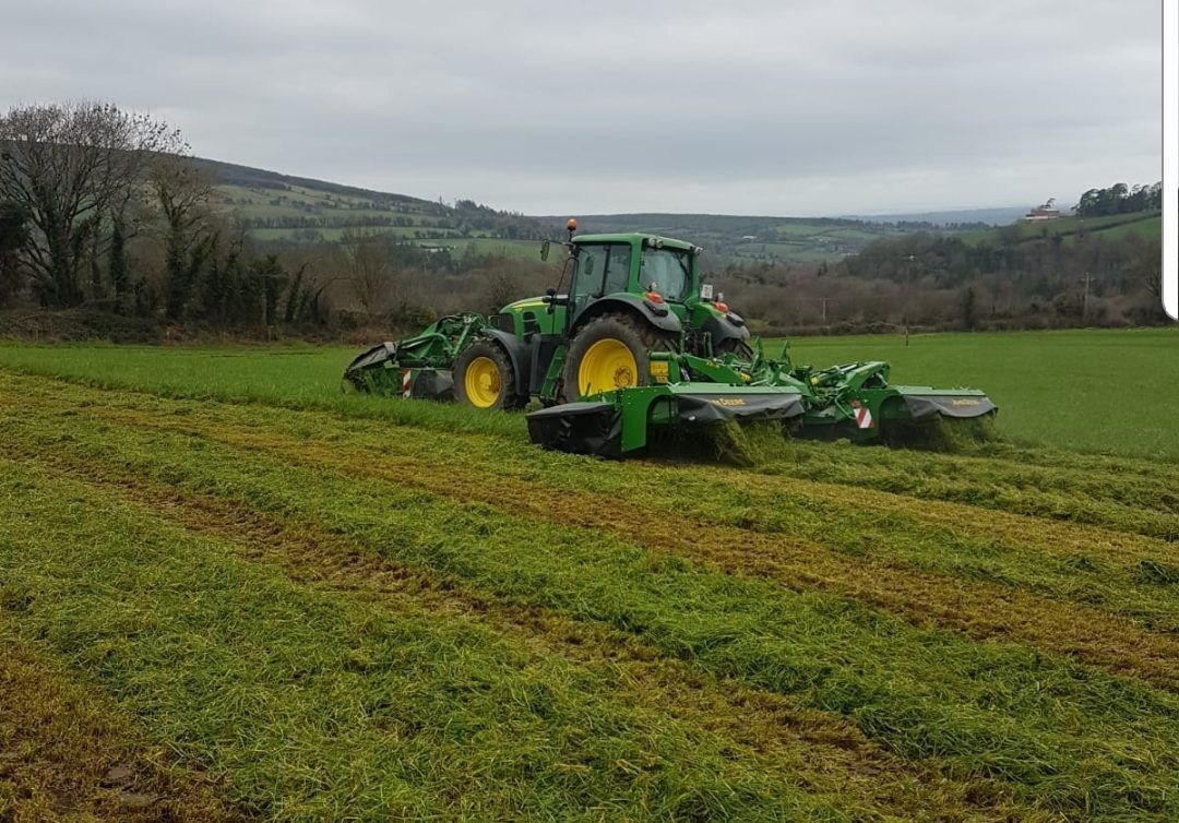 Video: Cork contractor taking out grass for bales...in January