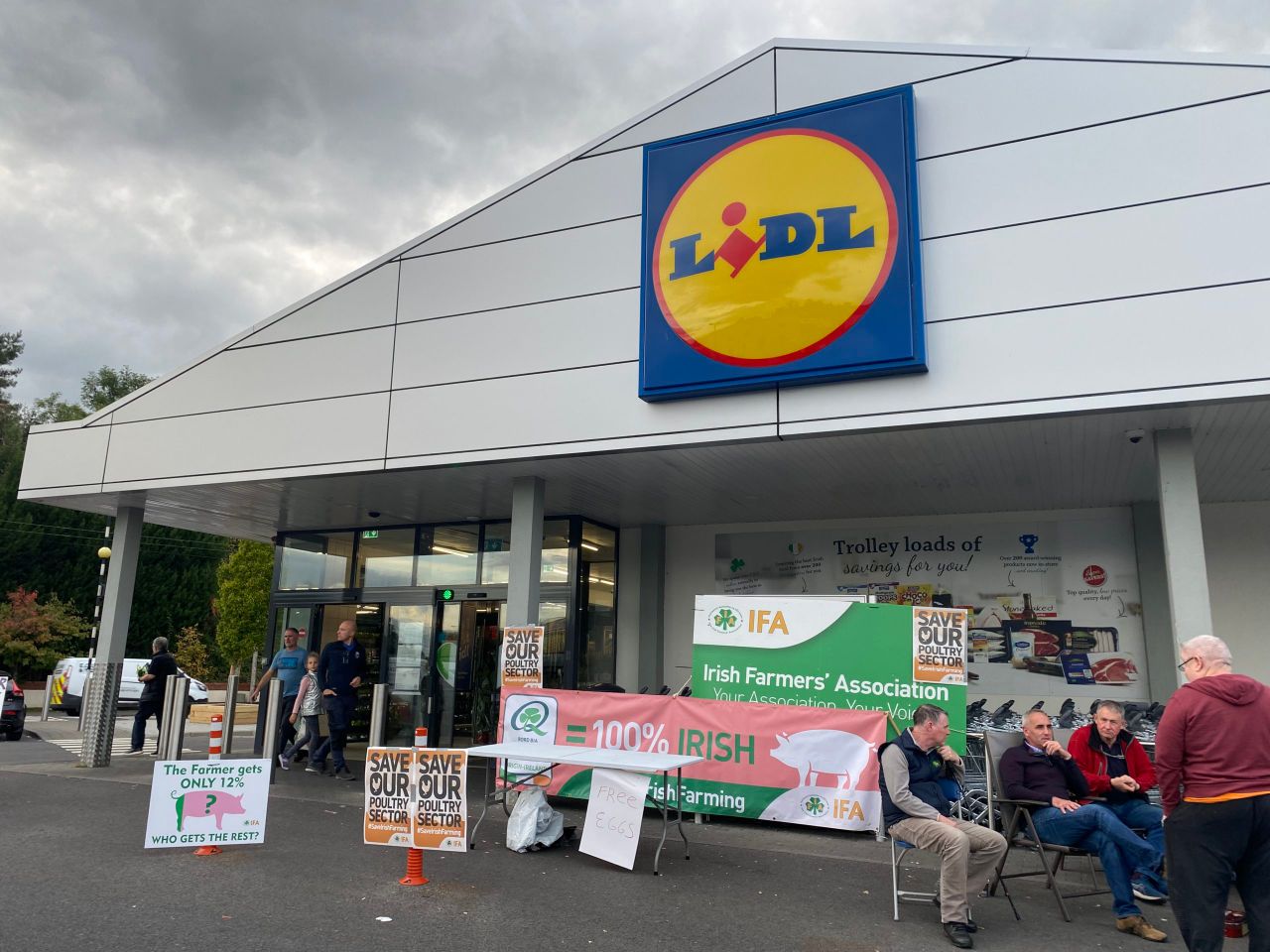 Cavan protest: Deliveries to supermarkets blocked overnight