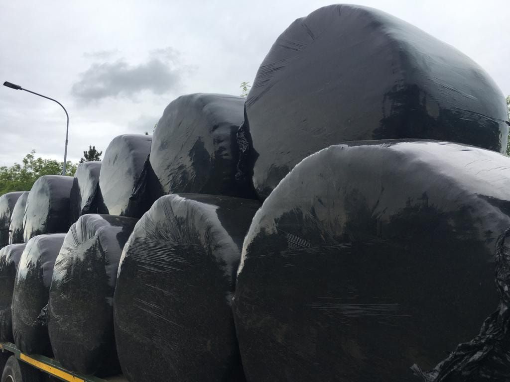'Wrap' on the knuckles: Tractor driver stopped with unsecured load
