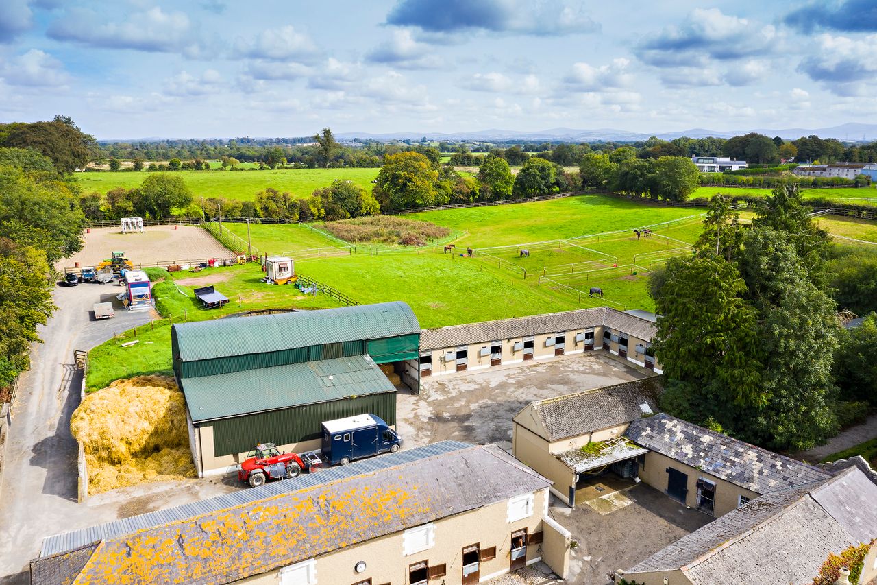 Historic equestrian property and home to 12 classic winners up for grabs