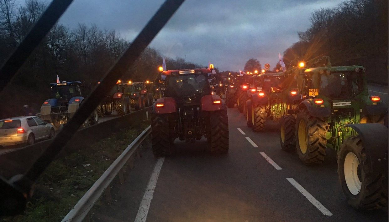 Video: French farmers take to cities to voice protest