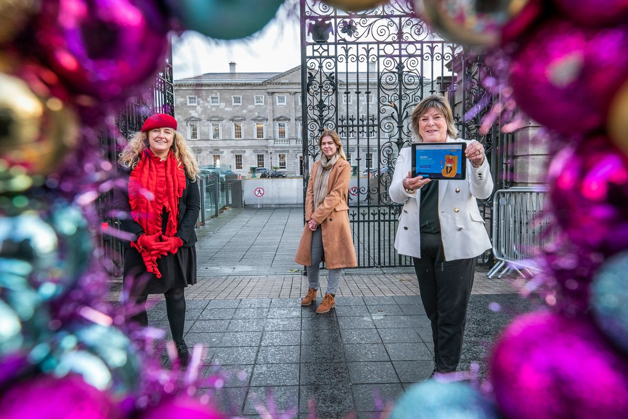 Free professional mental health support available online this Christmas