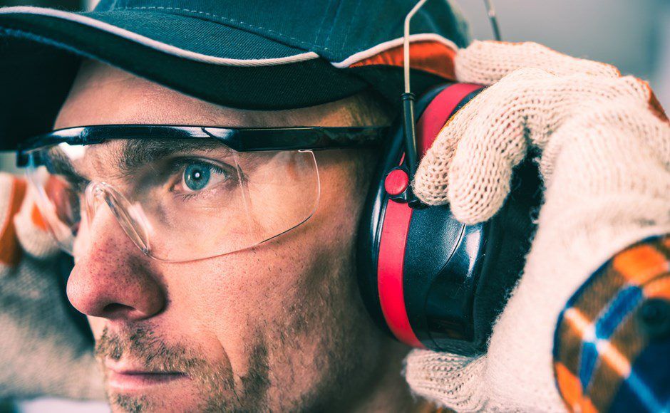 Increased farm risk: 33% of farmers have problem hearing