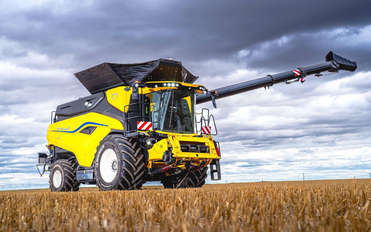 Michelin UltraFlex tyres for NH's flagship combine