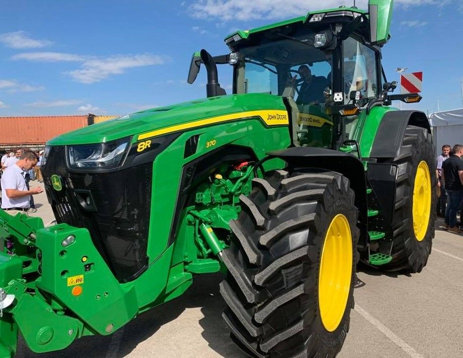 Unofficial: New John Deere 8R and 7R Series tractors unveiled