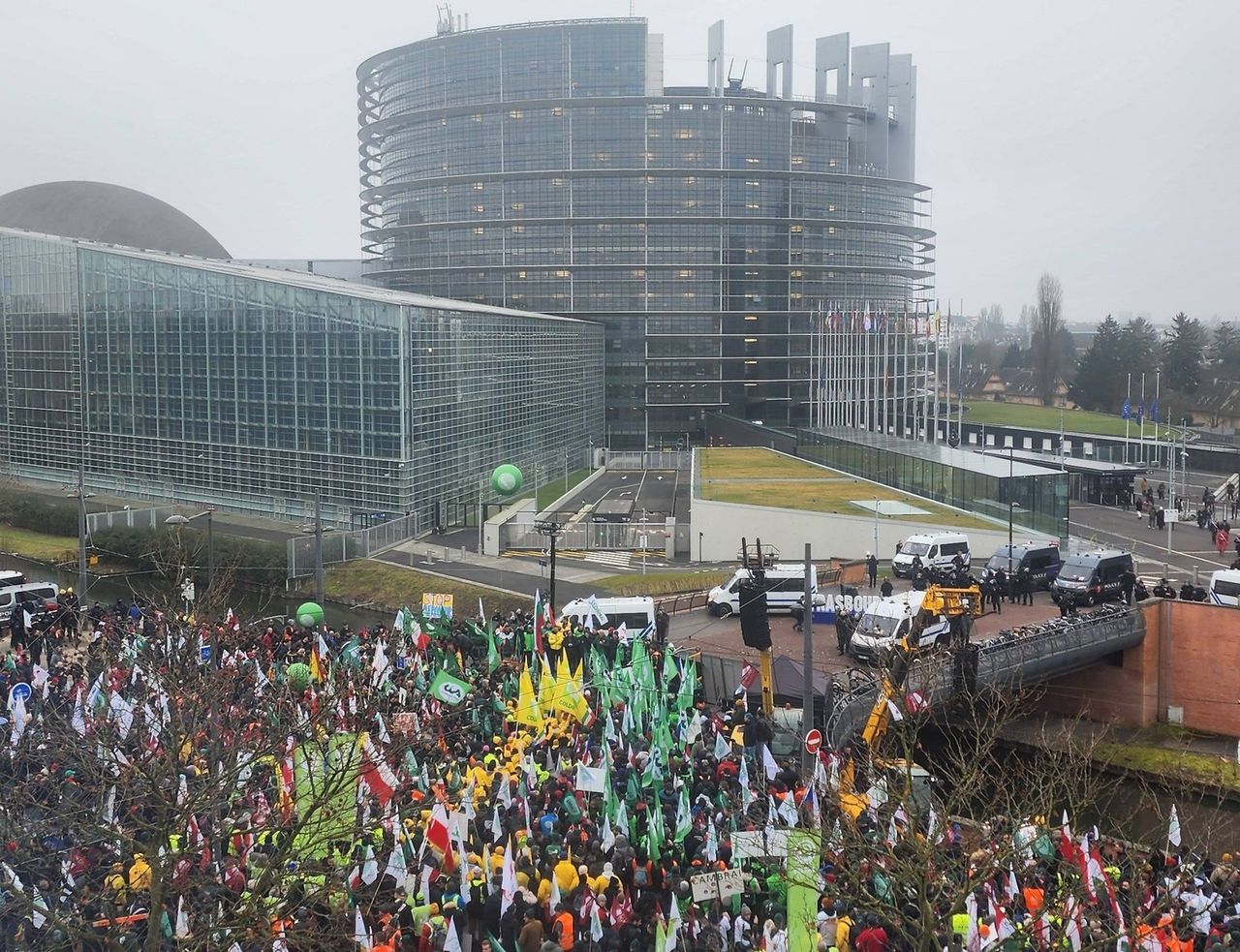 Farmers and co-ops plan 'flash action' in Strasbourg over fertiliser