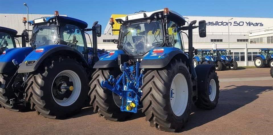 Pics: A New Holland with more than a hint of 'Ford'