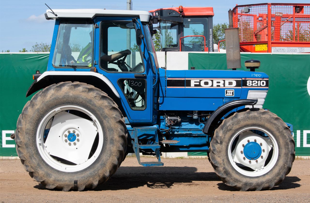 Auction report: 'Best in blue' from this month's big sale