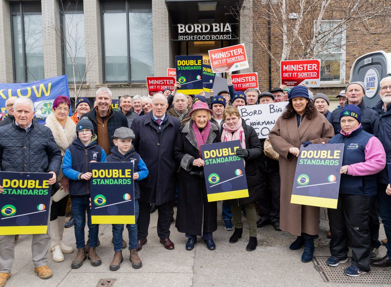 Anna May McHugh supports farmer protest at Bord Bia offices