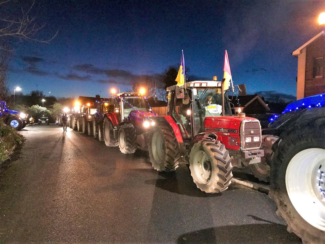 Video: Festive farmers fundraise with fairylights