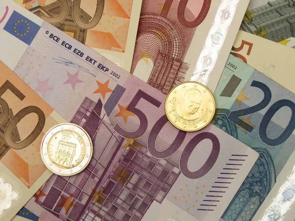 What was the average GLAS payment made in 2018?