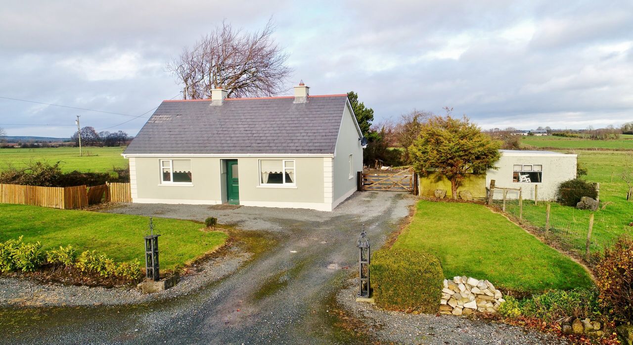 Attractive residential holding for sale in 'good farming district'