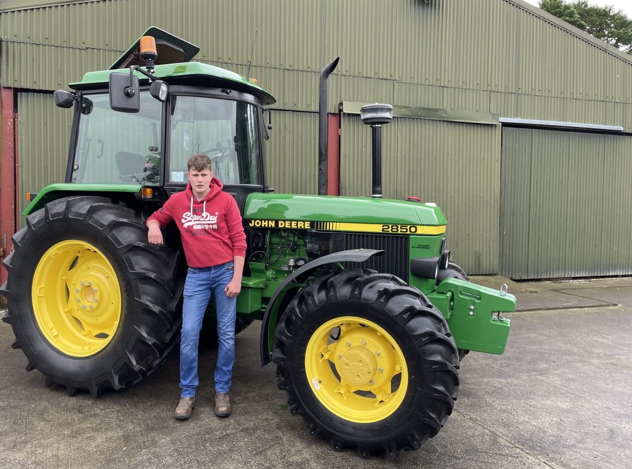 Watch: JD 2850 restored to 'showroom spec' in Oldcastle