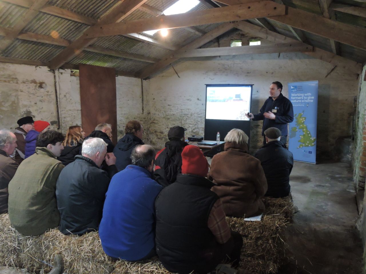 Yellowhammers and other birds benefit from 'farming together with nature'