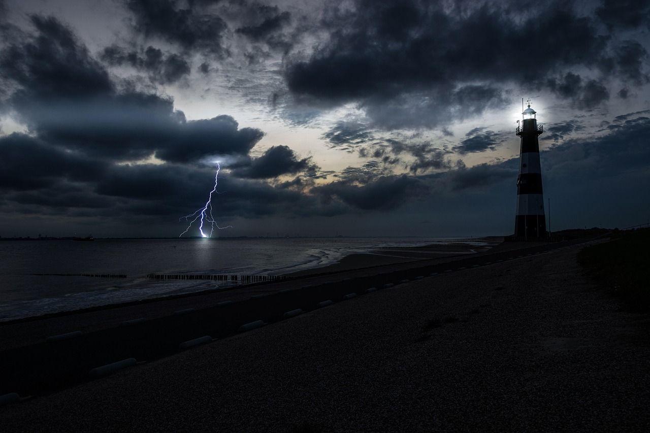Power outages nationwide amid thunderstorm warnings
