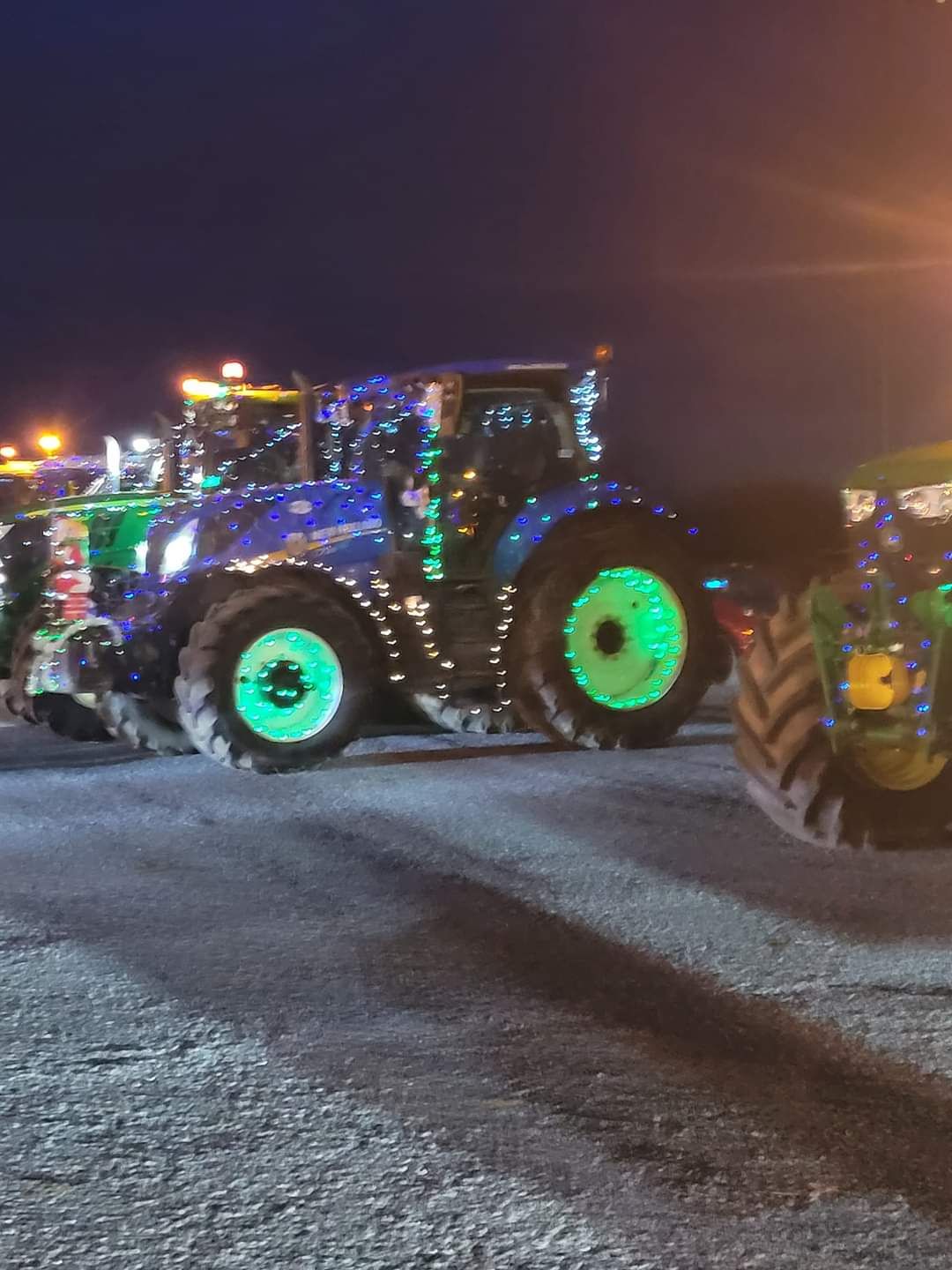 Christmas tractors of Carrick-on-Suir set to sparkle tonight