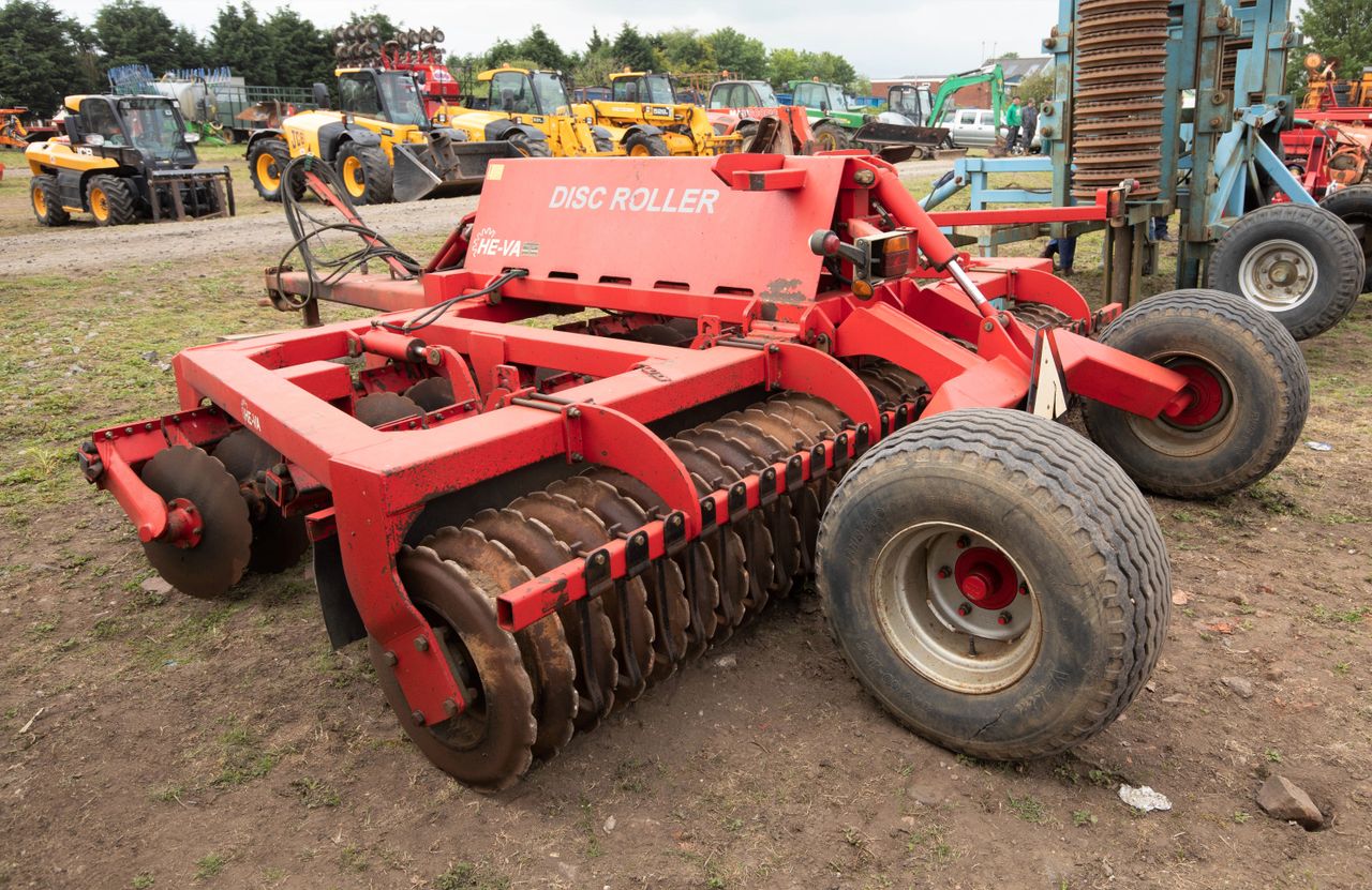 Auction report: 'Lukewarm' bidding for mix of tillage and grass machinery