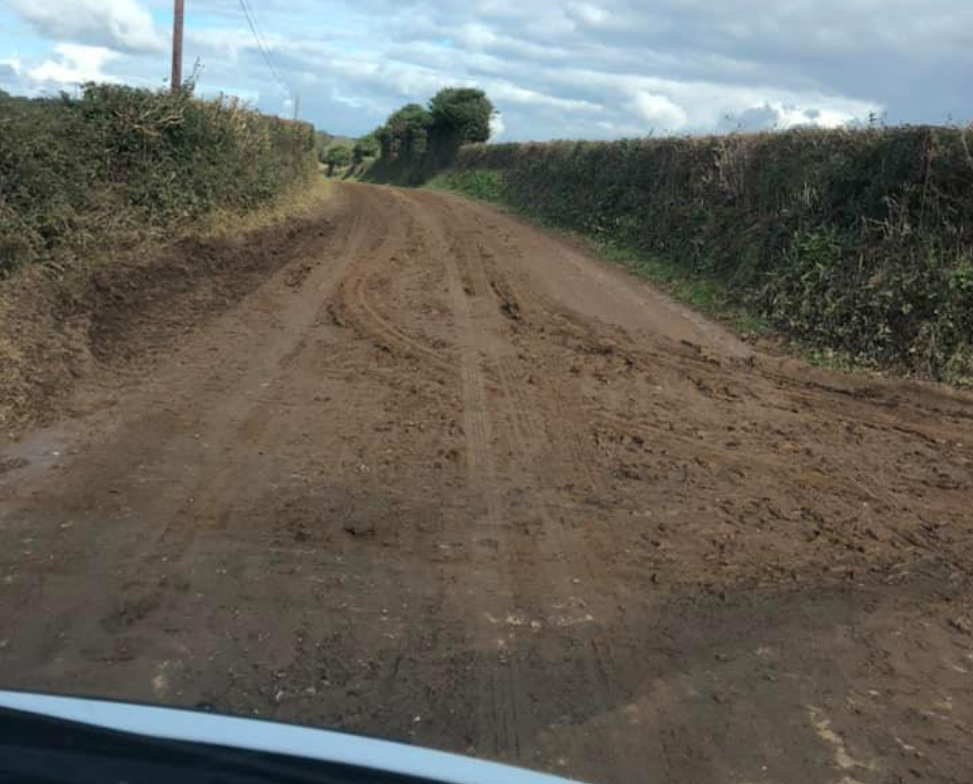 Video: Motorist fuming with farmers dirtying rural roads