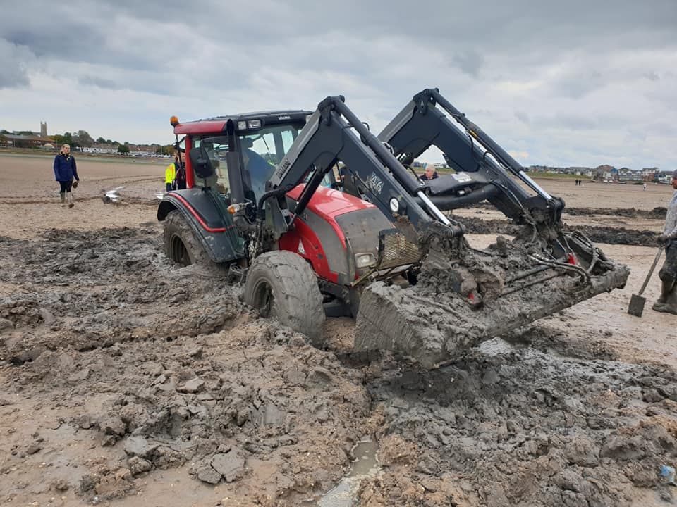 Tractor stuck on UK beach for 2 days pulled free