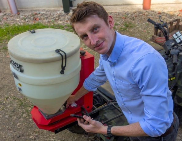 Achieving accurate slug pellet application using an app