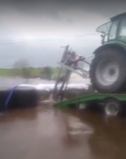 Video: Watch a Galway farmer use bales and a slurry agitator to keep flood water at bay