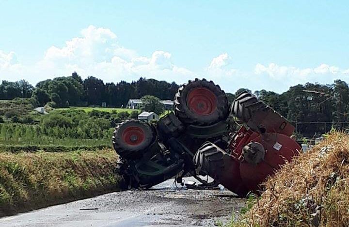 Pic: Driver uninjured as tractor and slurry tanker overturn