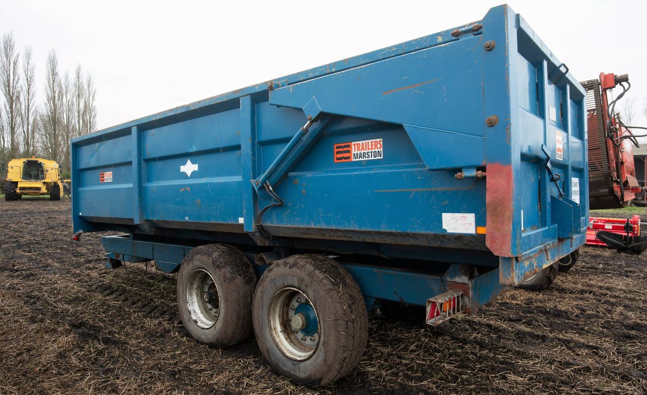 Auction report: Fleet of trailers goes 'under the hammer'