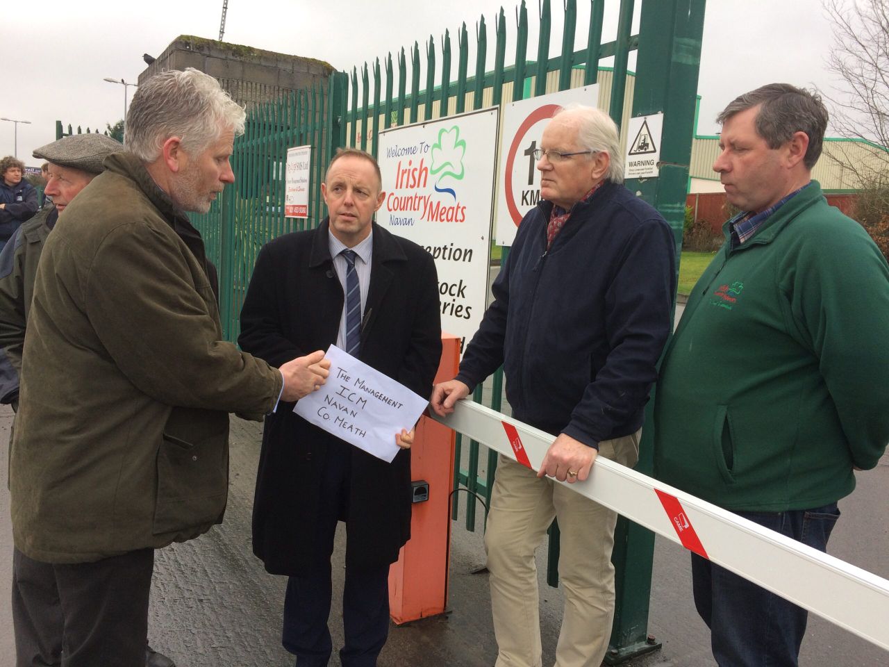 Pics: ICSA holds sheep price protest outside Irish Country Meats