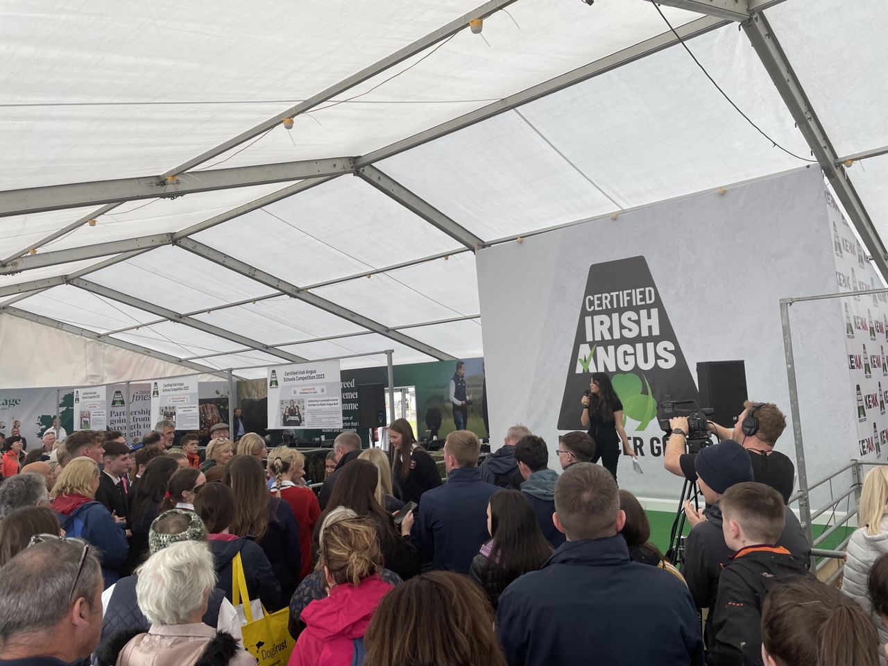 Students receive calves for Angus Schools Competition