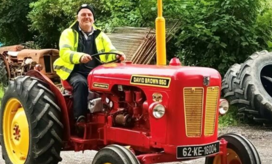 Driving from Malin to Mizen on a 1962 David Brown 850 tractor