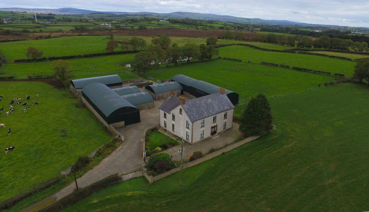 Extensive 98ac residential farm with well-maintained outbuildings