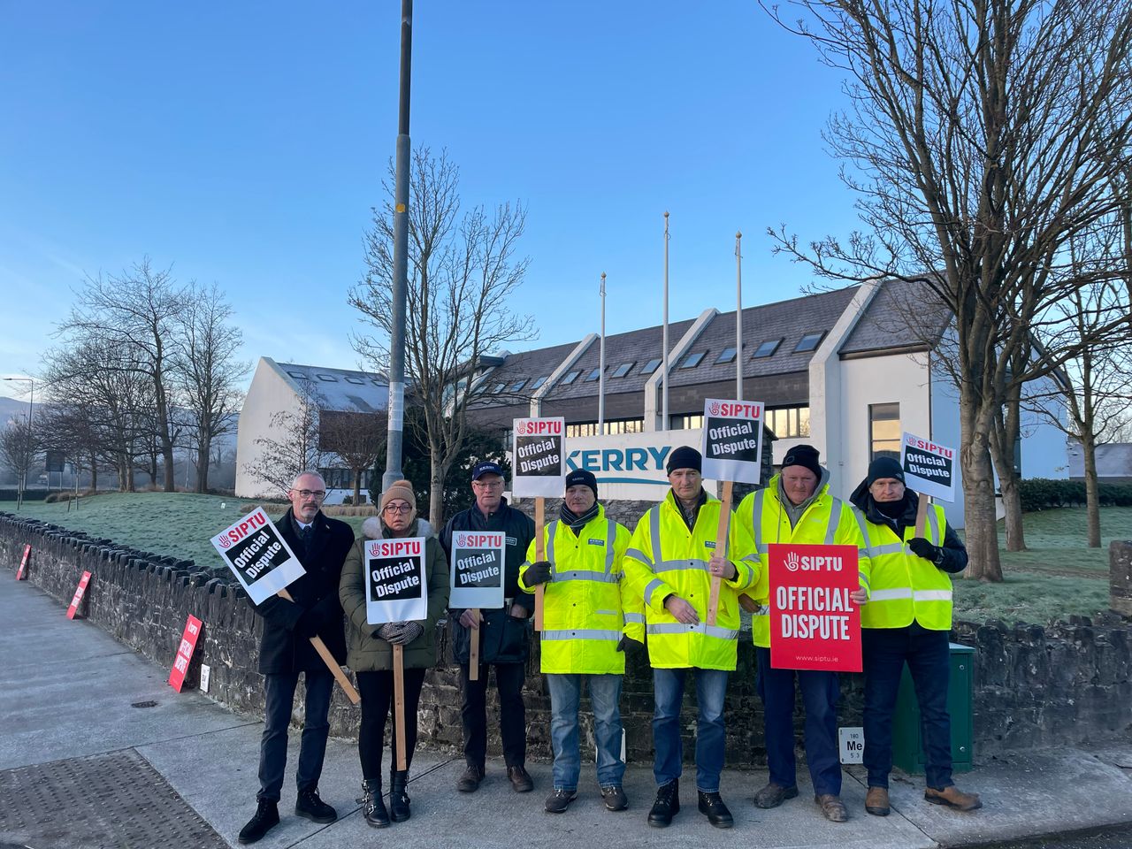 Watch: Kerry Agribusiness drivers take to the picket line