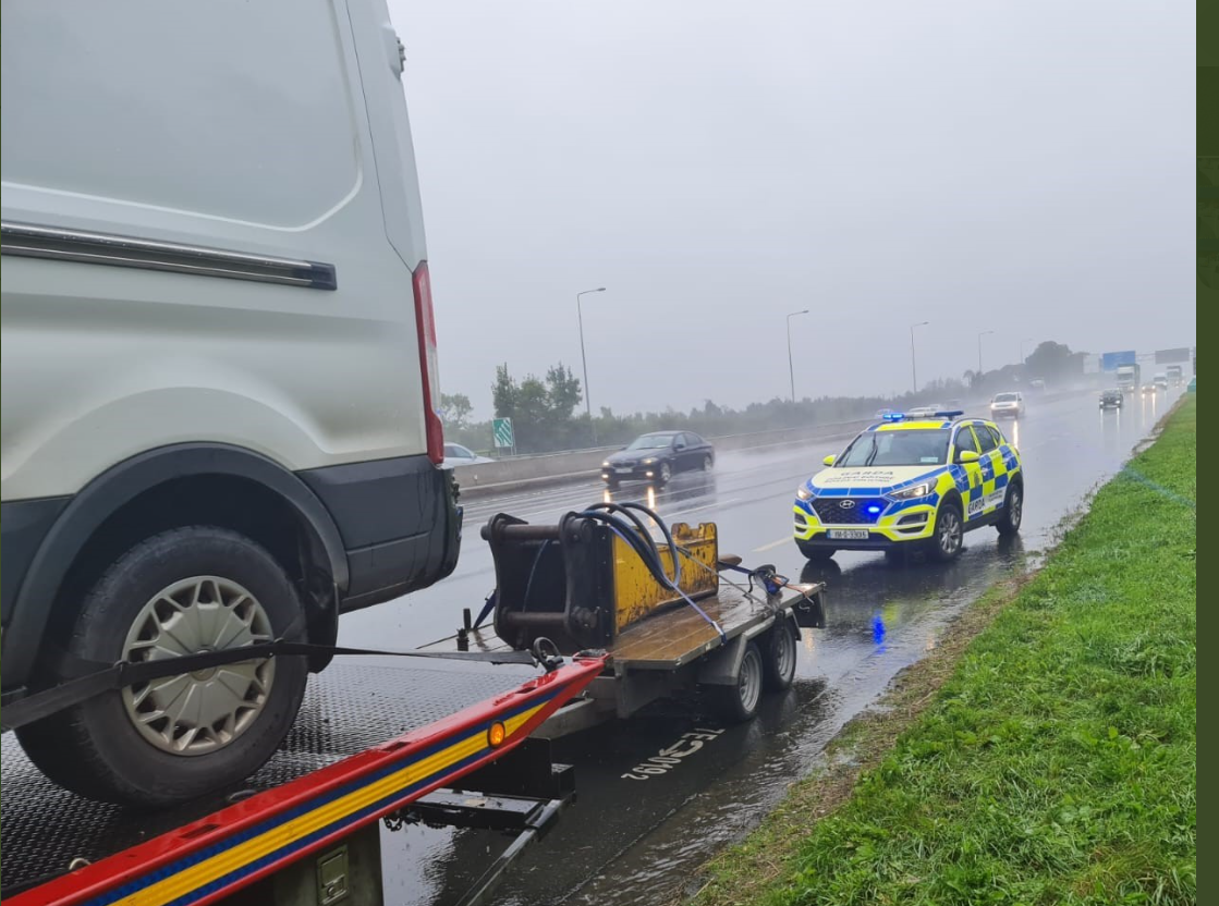 Gardaí arrest van driver for speeding while towing trailer