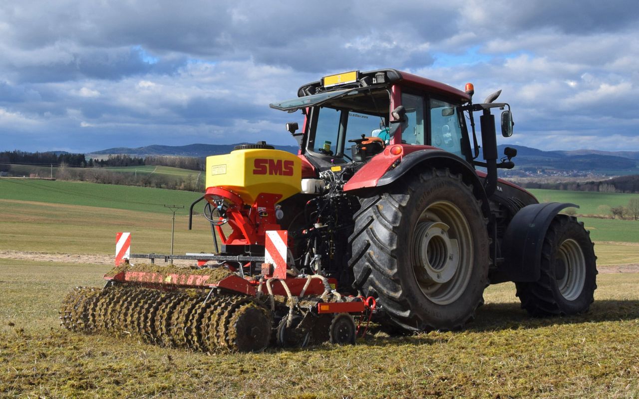 A charge of new Czech implements at SIMA