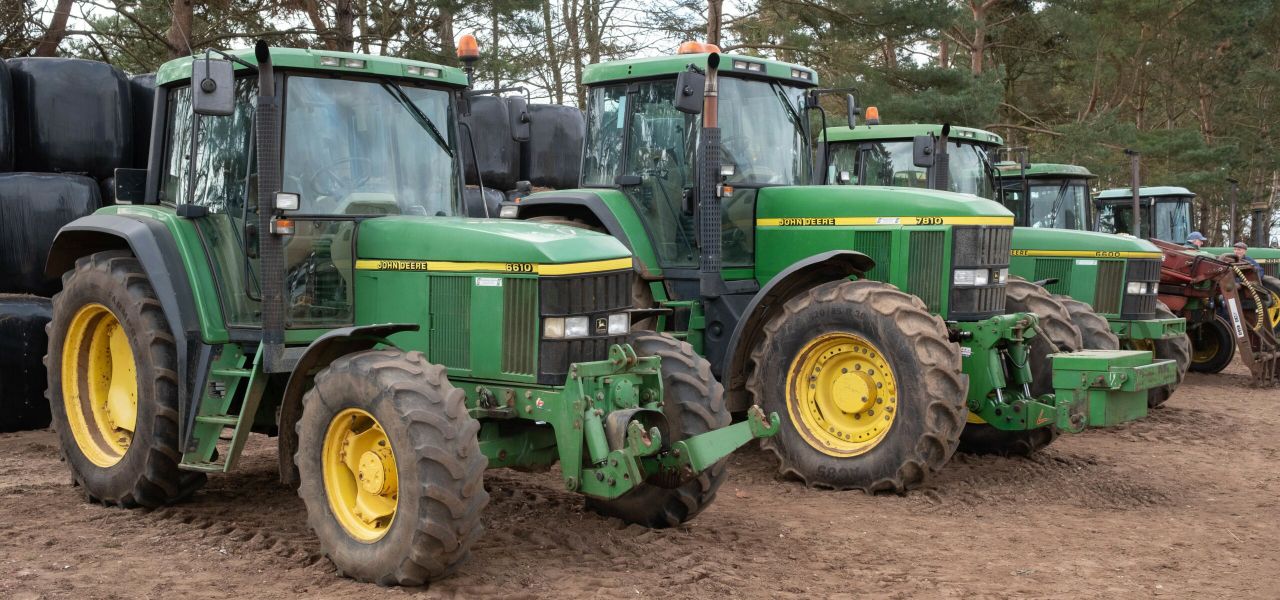 Auction report: Green-blooded muscle changes hands, but for how much?