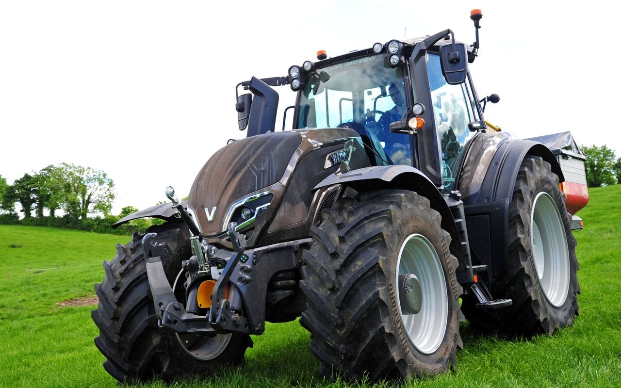 Machinery: Valtra to the fore at Paudy Buckley demo day