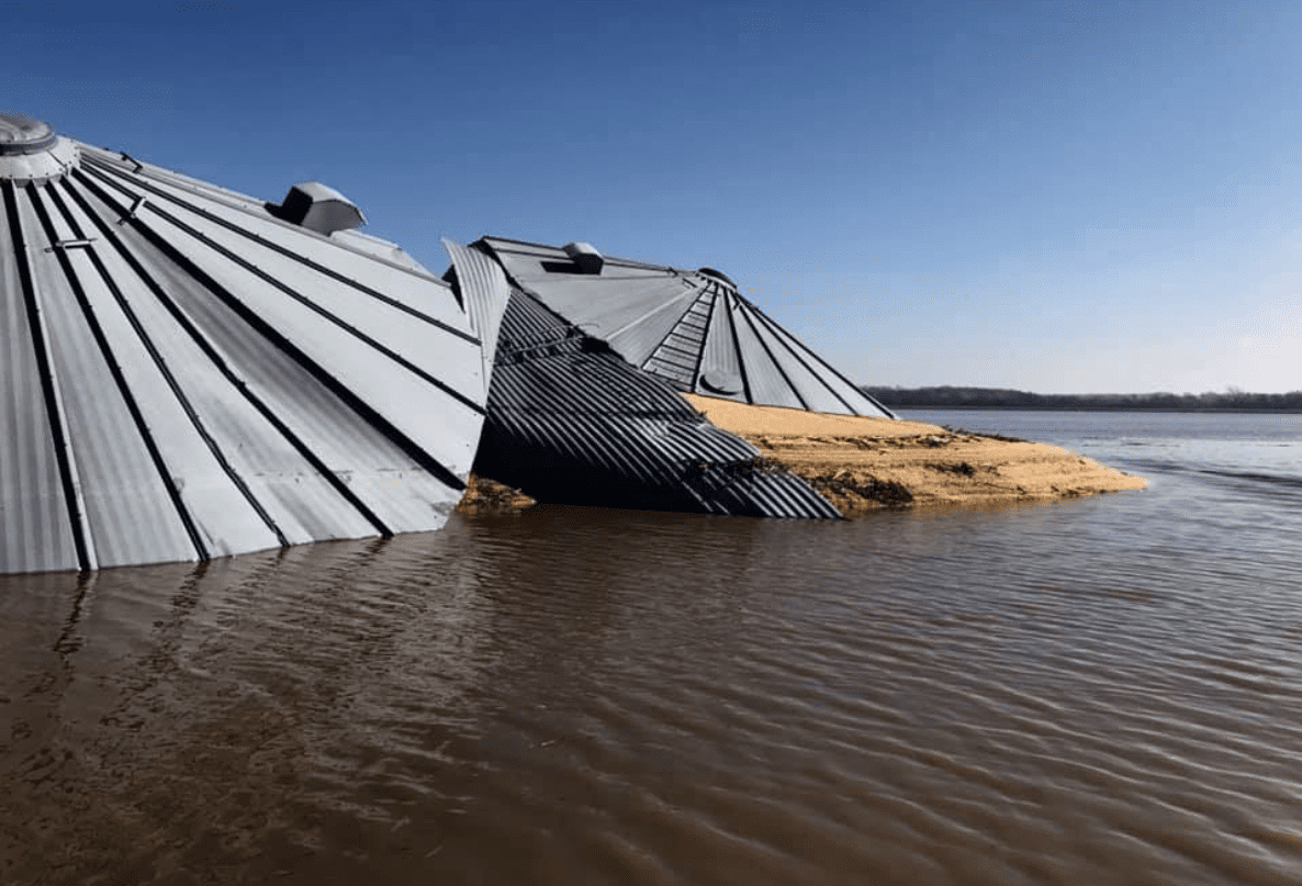 Video: US grain bins collapse under catastrophic Iowa floods