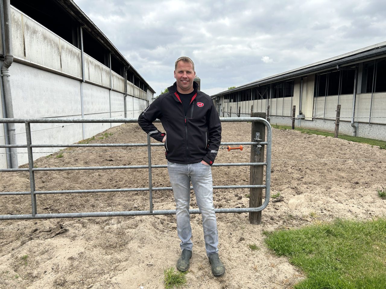 How does a Belgian dairy farm use innovative machinery?