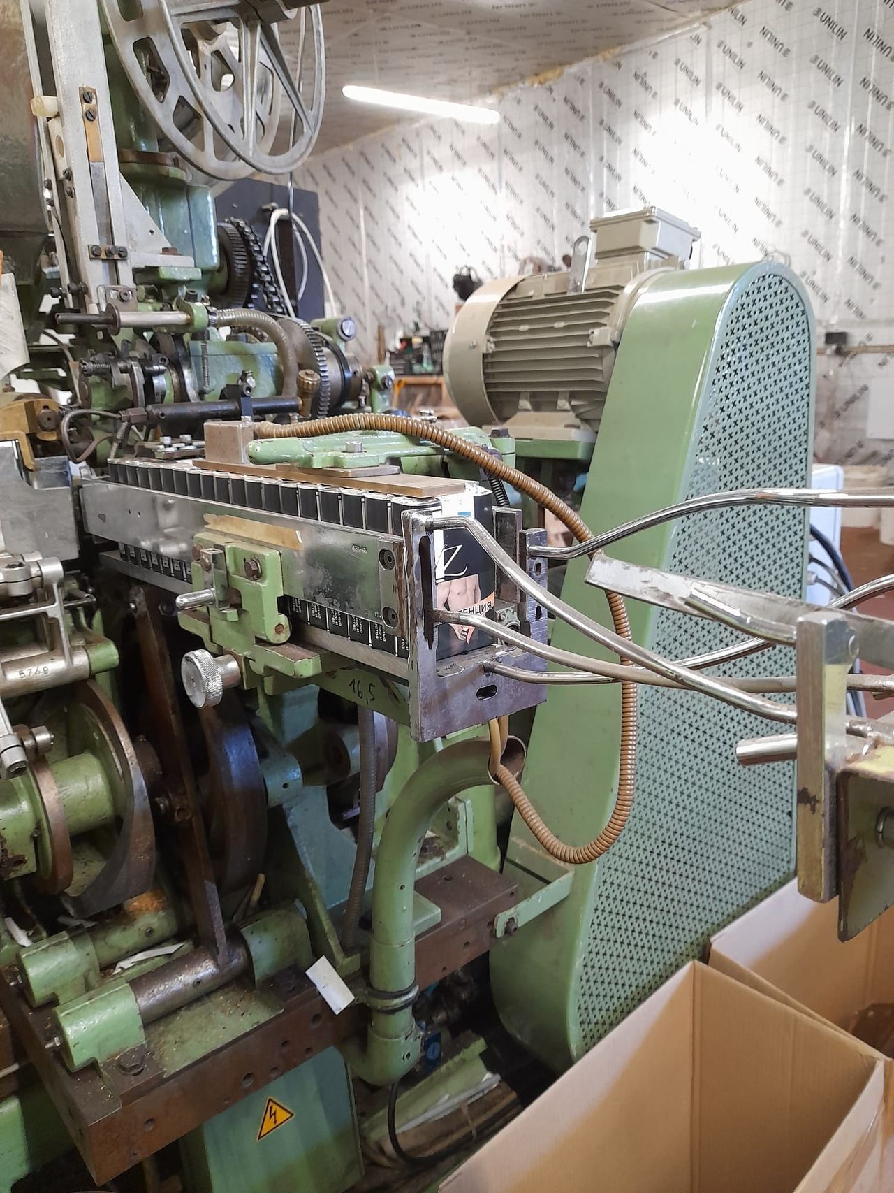 Revenue and gardaí shut down illegal cigarette factory in Louth