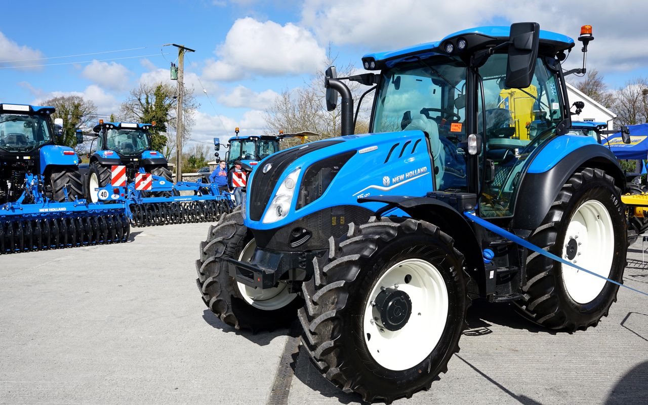 New tractor registrations mirror dealer sentiment