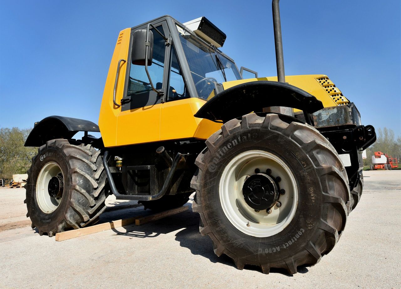Historic JCB bought by 'Fastrac enthusiast' from Northern Ireland