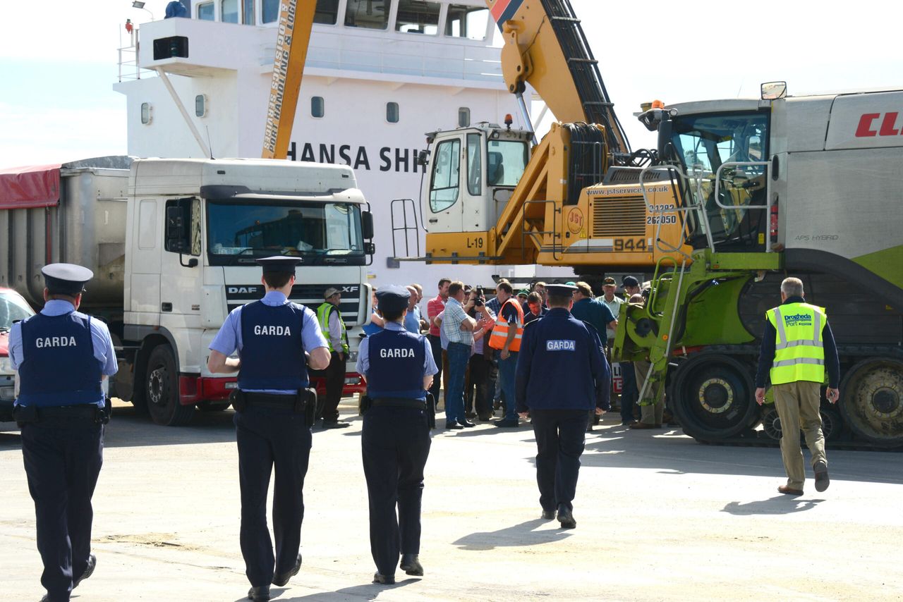 Angry tillage farmers protest in Drogheda over grain imports