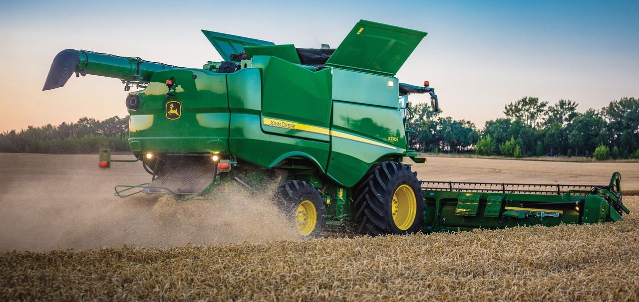 John Deere to roll out combine updates...and a money-back 'guarantee'