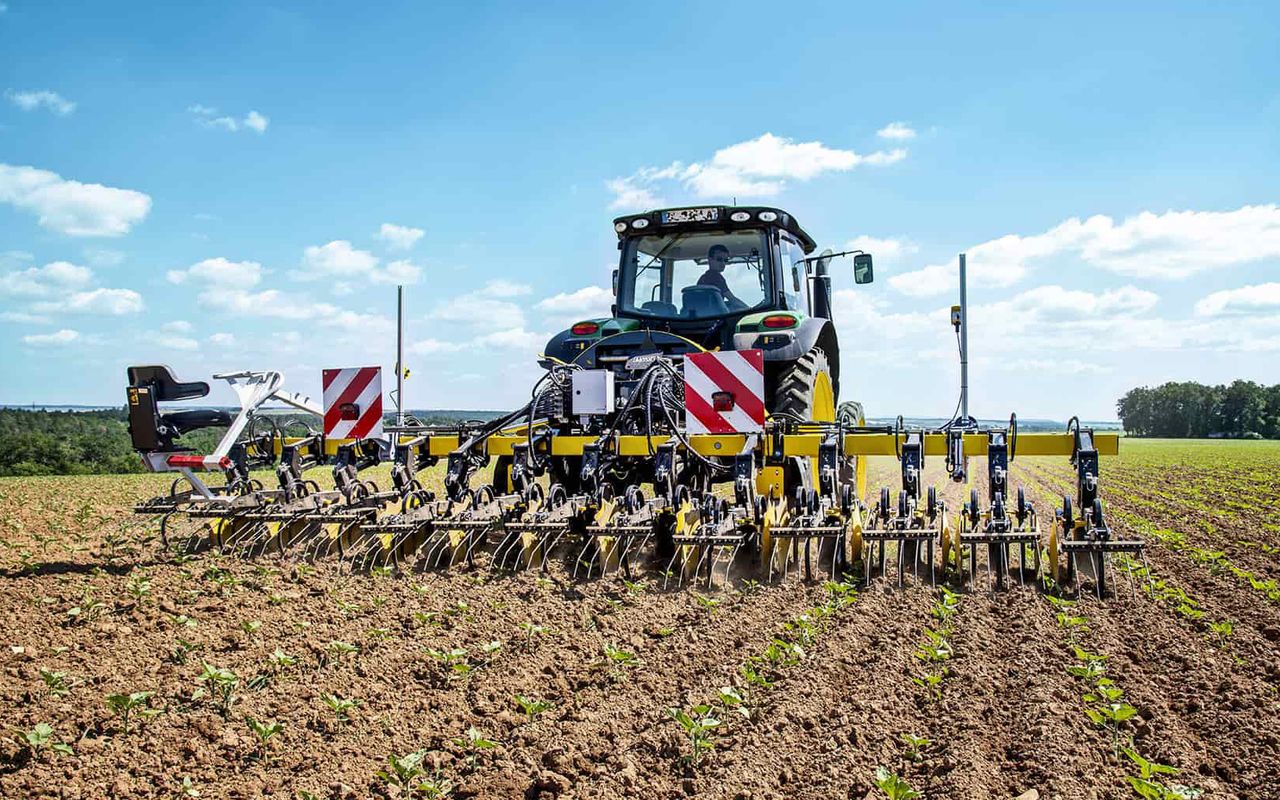 Kverneland buys Phenix  complete with pilot farm