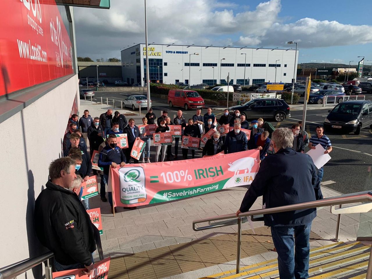 Laois demonstration urges consumers to buy Irish pigmeat