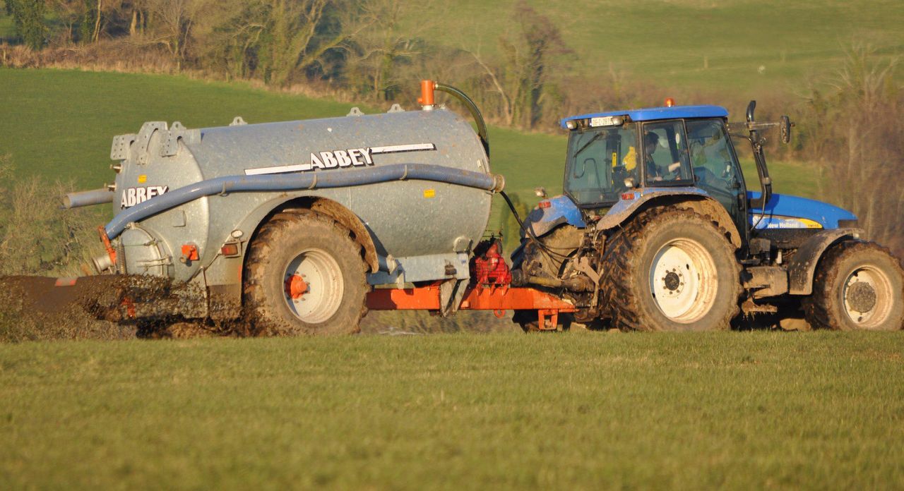 Ministers called upon to extend the slurry spreading deadline