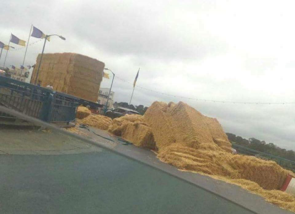 Pic: Traffic chaos as truck partially loses its load of bales