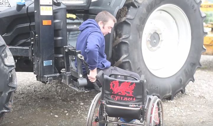 Video: Back in the tractor cab with the help of a chair lift!