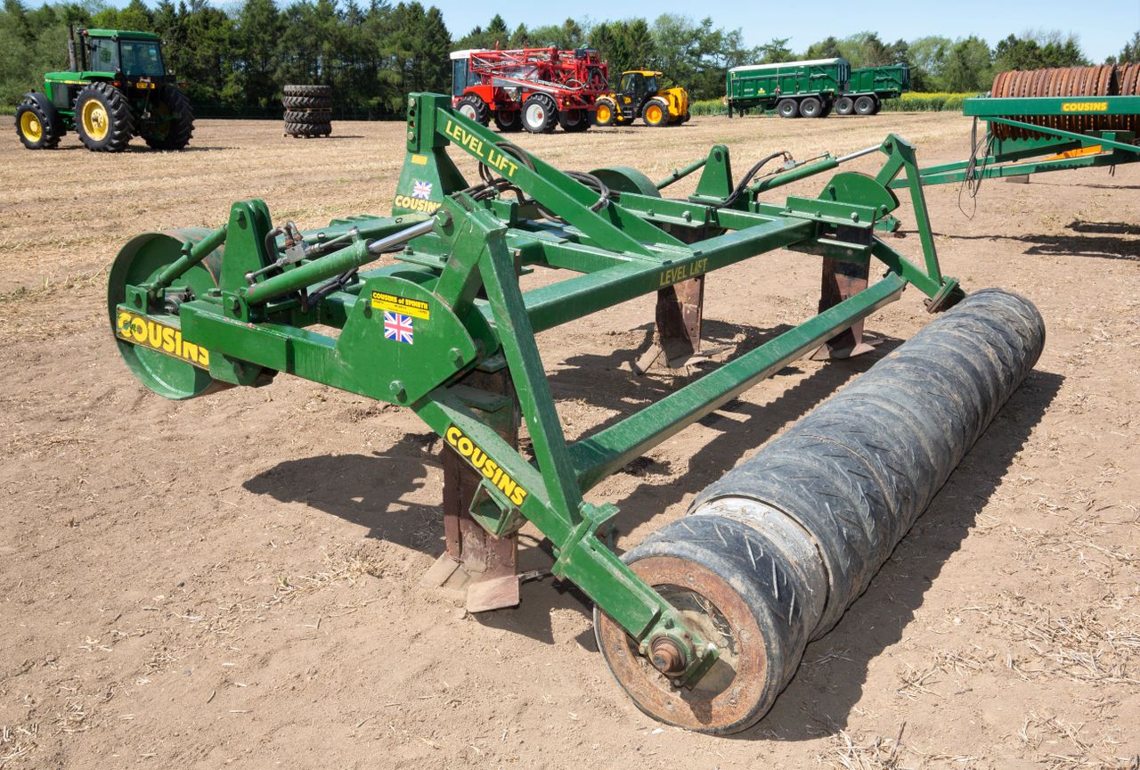 Auction report: 'Brisk bids' for power-hungry tillage machinery