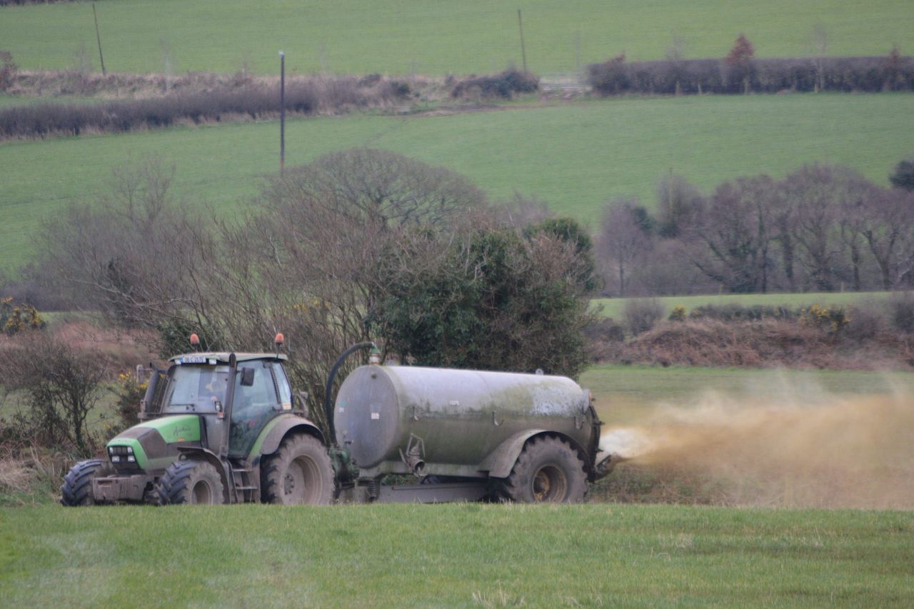 Agri contractors group backs proposed splash-plate ban
